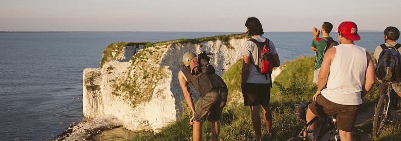 Do young people love to be beside the seaside?